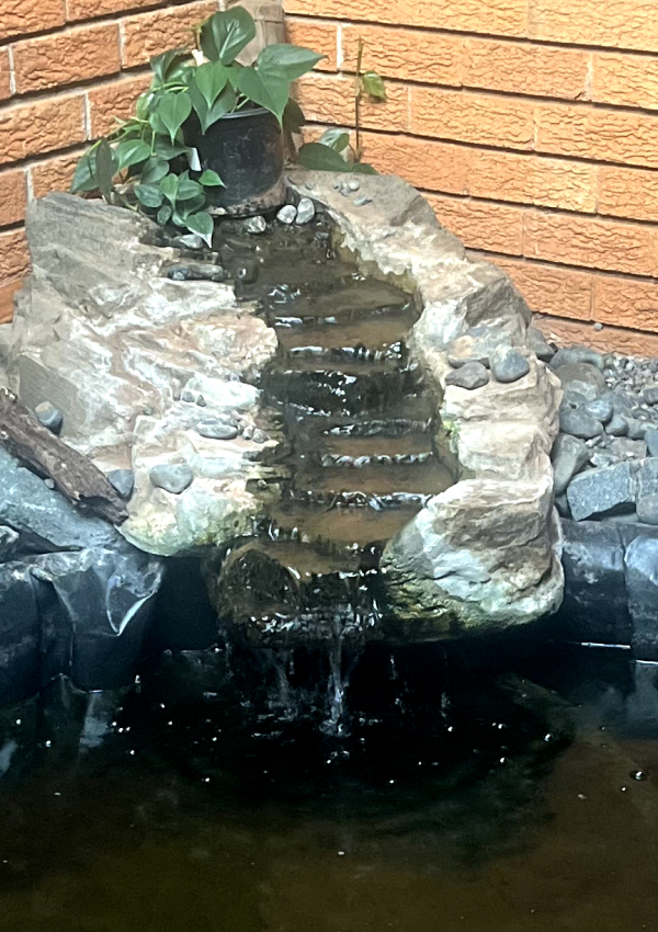 Cascading water feature
